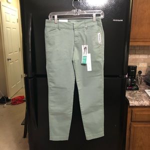 NWT Old Navy Pixie Pant